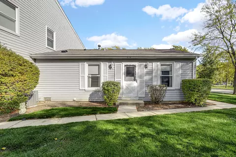 210 Winfield Ct, Vernon Hills, IL 60061