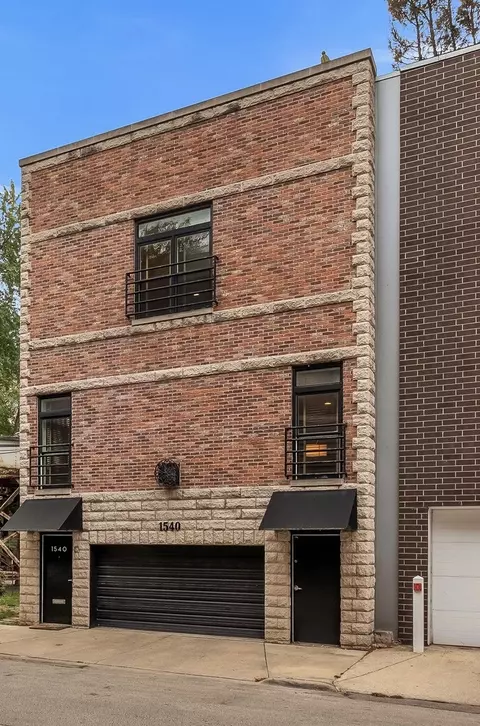 1540 N Orleans St, Chicago, IL 60610