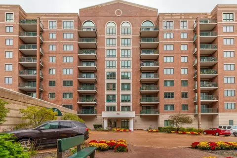 750 Pearson St #1-305, Des Plaines, IL 60016