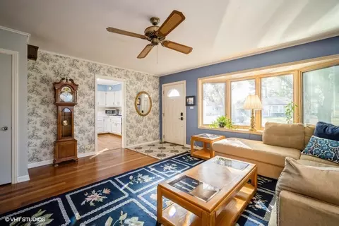 37 S Warrington Rd, Des Plaines, IL 60016 photo 3