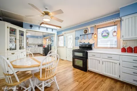 37 S Warrington Rd, Des Plaines, IL 60016 photo 4