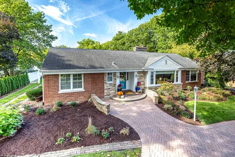 12632 S 74th Ave, Palos Heights, IL 60463