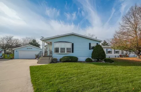 74 Silver Cir, Manteno, IL 60950