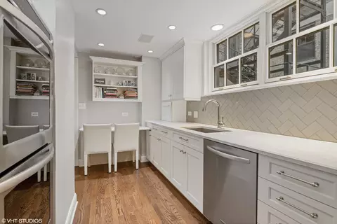 210 E Pearson St #14C, Chicago, IL 60611 photo 16