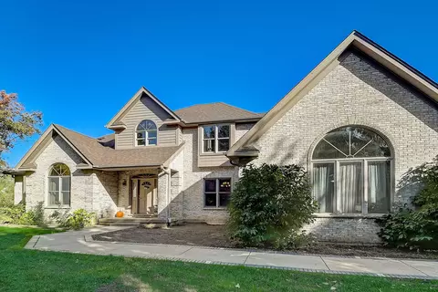 4226 Wyndwood Dr, Crystal Lake, IL 60014