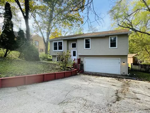 3319 Charles Ct, Island Lake, IL 60042