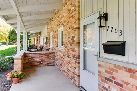 2203 Benjamin Ln #5, Bloomington, IL 61701 photo 2