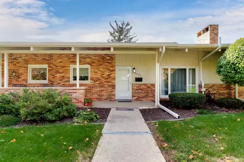 2203 Benjamin Ln #5, Bloomington, IL 61701