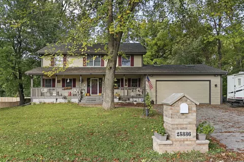 25336 W Greenview Ave, Antioch, IL 60002