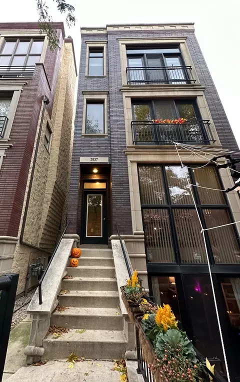 2937 N Damen Ave #3, Chicago, IL 60618