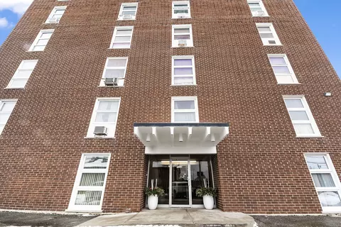 7229 W Higgins Ave #502, Chicago, IL 60656
