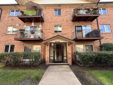 8425 W Gregory St #102, Chicago, IL 60656