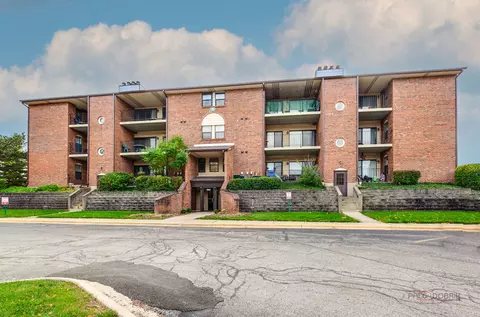 740 Weidner Rd #304, Buffalo Grove, IL 60089