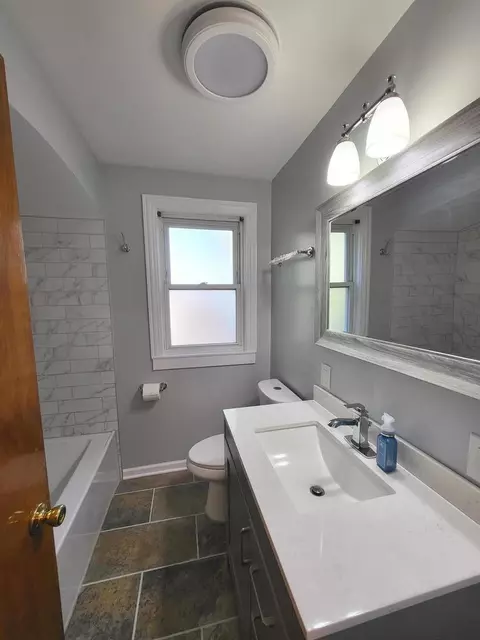 10539 S Eberhart Ave, Chicago, IL 60628 photo 4