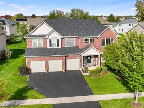 404 Bower Ln, Oswego, IL 60543