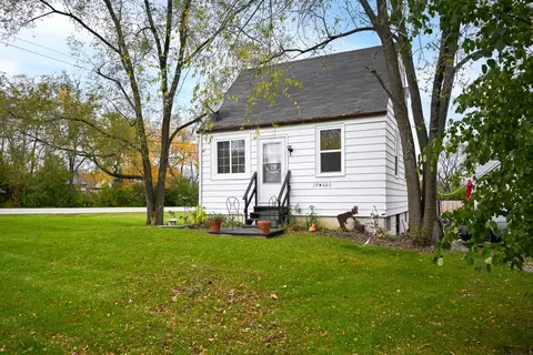 29 W680 Prairie Ave, Warrenville, IL 60555