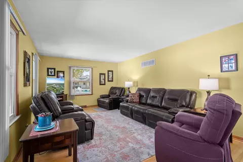 976 Deborah Ave, Elgin, IL 60123 photo 4