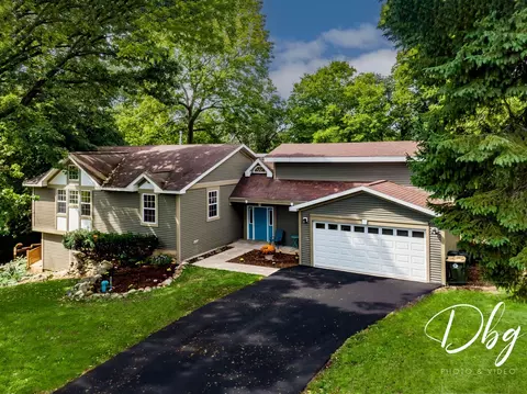 38584 N Lincoln Ave, Spring Grove, IL 60081