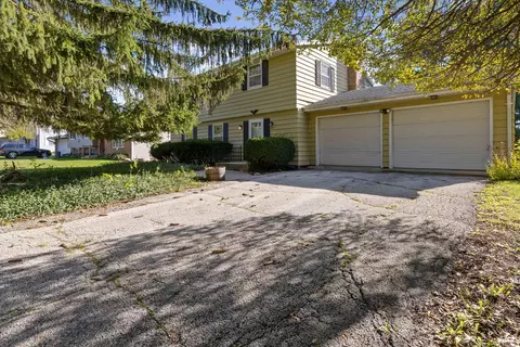5843 Clarendon Dr, Rockford, IL 61114