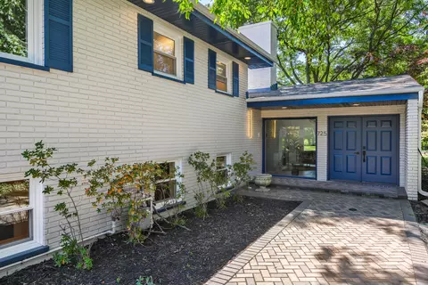 725 Becker Rd, Glenview, IL 60025 photo 3