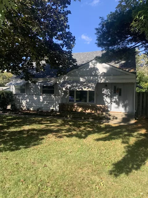 26 W314 Geneva Rd, Wheaton, IL 60187
