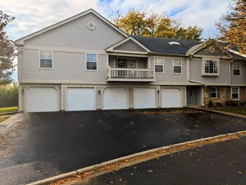 1214 Ballantrae Pl #D, Mundelein, IL 60060