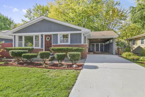 250 Ridgemoor Ave, Mundelein, IL 60060