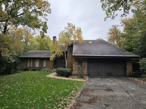 4520 Ripon Rd, Crystal Lake, IL 60012