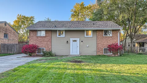 177 S Pinecrest Rd, Bolingbrook, IL 60440