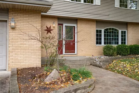 2904 Mockingbird Ln, Bloomington, IL 61704 photo 2
