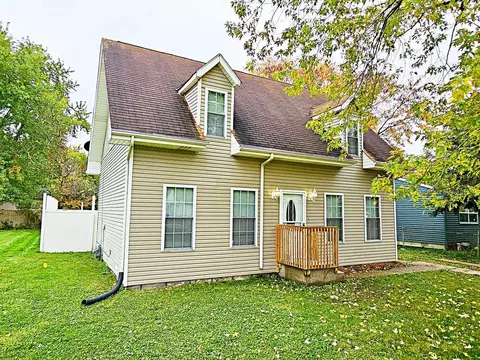 1429 Embassey Ln, Ford Heights, IL 60411