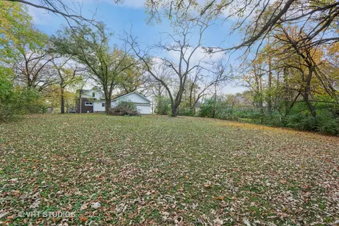 381 Sullivan Rd, North Aurora, IL 60542 photo 3