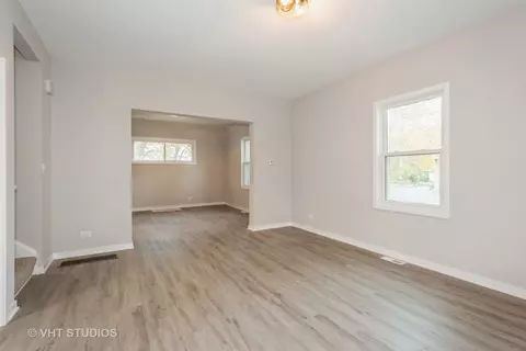 381 Sullivan Rd, North Aurora, IL 60542 photo 8