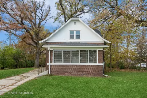381 Sullivan Rd, North Aurora, IL 60542 photo 2