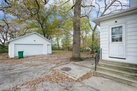 381 Sullivan Rd, North Aurora, IL 60542 photo 4