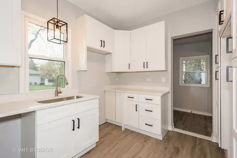 381 Sullivan Rd, North Aurora, IL 60542 photo 12
