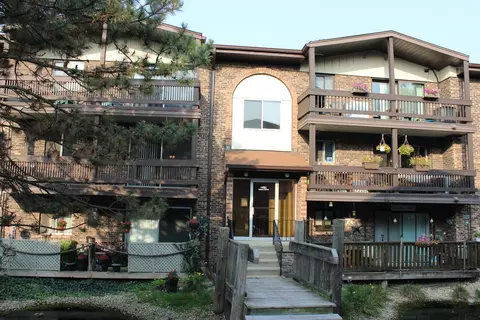14001 James Dr #706, Crestwood, IL 60445