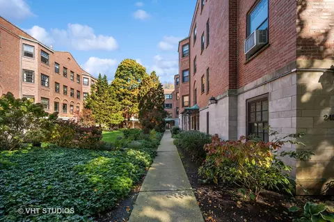 2459 Prairie Ave #1F, Evanston, IL 60201