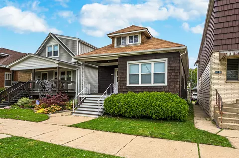 5222 W Grace St, Chicago, IL 60641