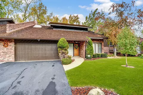 36 E Lucas Dr, Palos Hills, IL 60465
