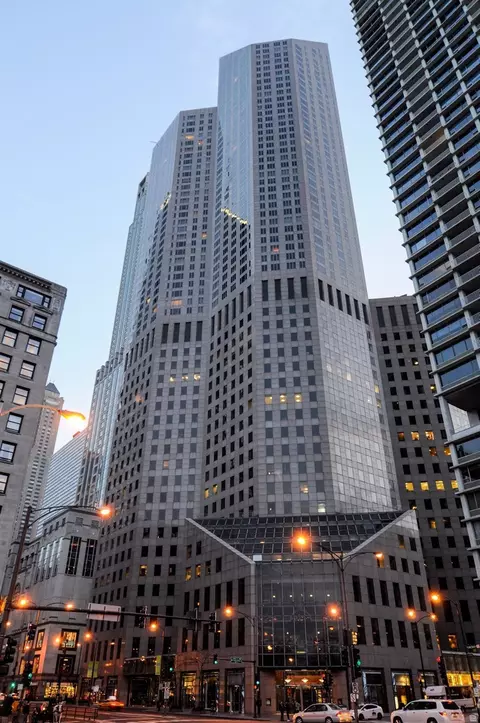 950 N Michigan Ave #4304, Chicago, IL 60611