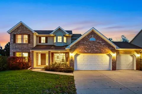 31 Greythorne Cir, Bloomington, IL 61704