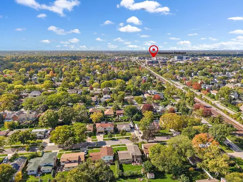 393 E Park Ave, Elmhurst, IL 60126 photo 2