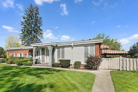 393 E Park Ave, Elmhurst, IL 60126 photo 4