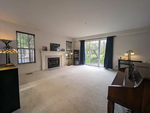 118 Commons Ct, Wheeling, IL 60090 photo 13