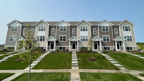806 Briar Glen Ct, Hampshire, IL 60140