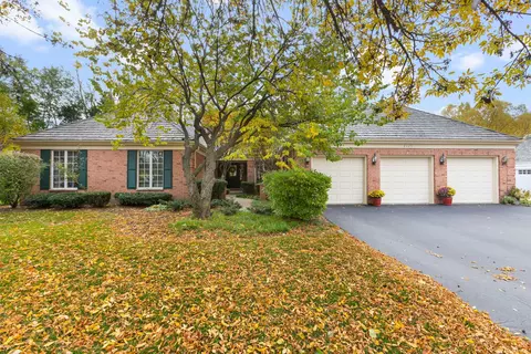 2425 Saranac Ln, Glenview, IL 60026