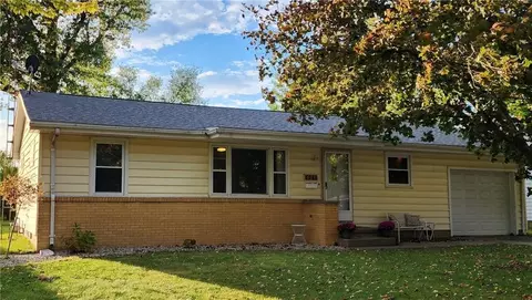 621 Sunrise Dr, Sullivan, IL 61951