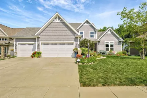 604 Silver Lake Ct, Savoy, IL 61874