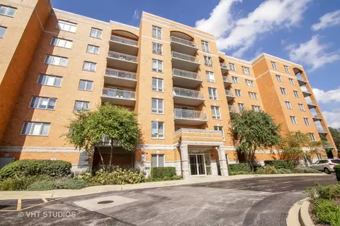 6801 N Milwaukee Ave #406, Niles, IL 60714